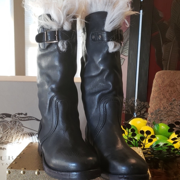 Burberry Boot - Picture 3 of 7